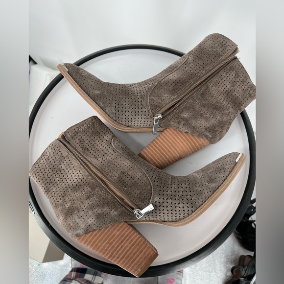 MARC FISHER GRAY SUEDE IDAIRE BOOTS WITH BOX, ANKLE BOOTS WITH INSIDE‎ ZIPPER - Picture 6 of 9